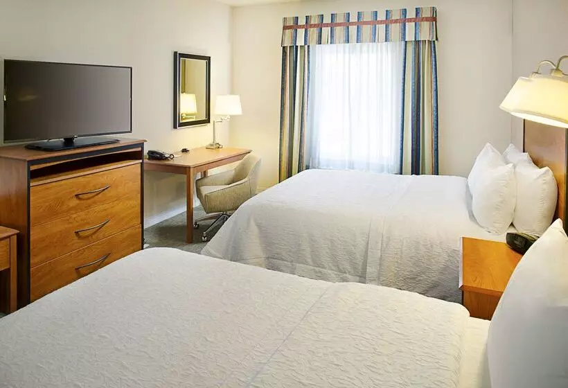Отель Hampton Inn & Suites Mansfield