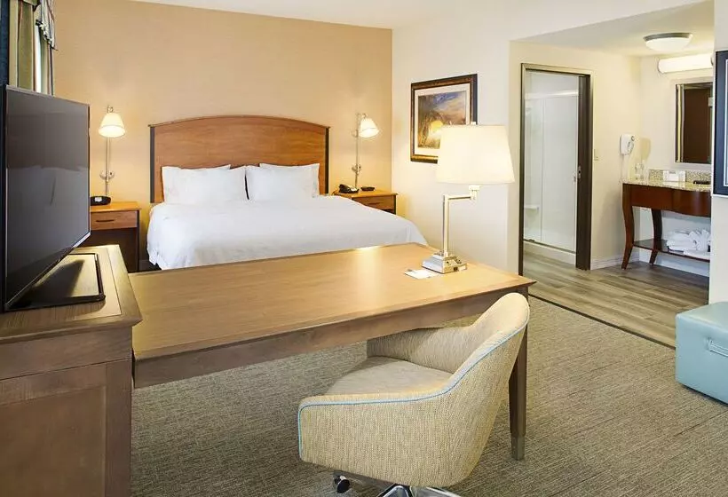 Отель Hampton Inn & Suites Mansfield