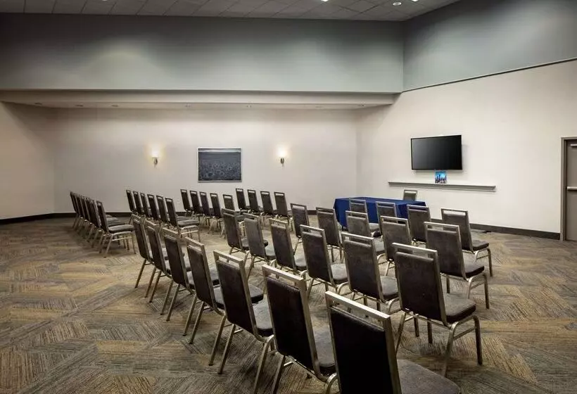 Отель Hampton Inn & Suites Parker