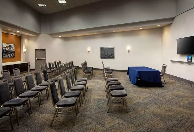 Отель Hampton Inn & Suites Parker