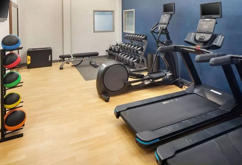 Отель Hampton Inn & Suites Parker