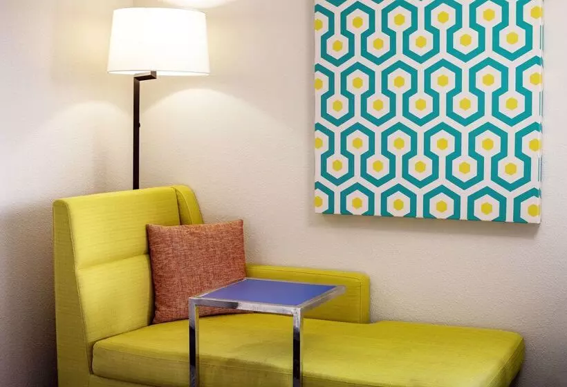 Отель Hampton Inn & Suites Parker