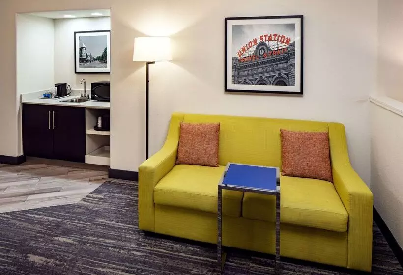 Отель Hampton Inn & Suites Parker