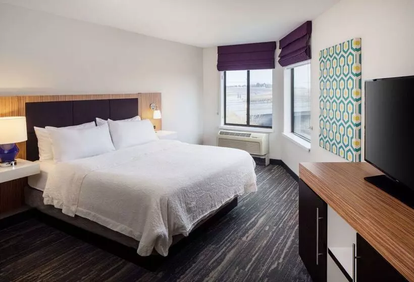 Отель Hampton Inn & Suites Parker