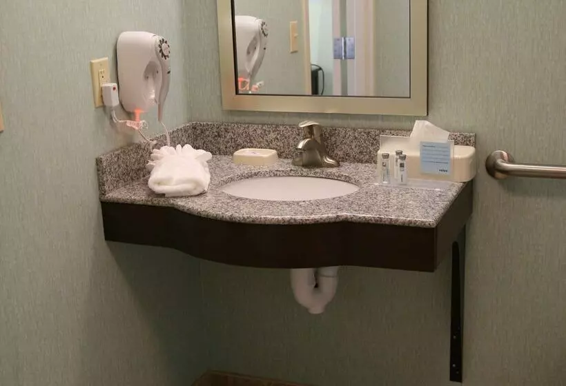 Отель Hampton Inn & Suites Wilder