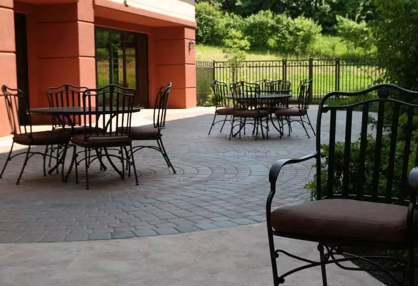 Отель Hampton Inn & Suites Wilder