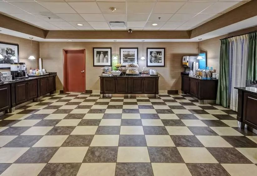 Отель Hampton Inn & Suites Wilder