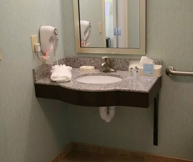 Отель Hampton Inn & Suites Wilder