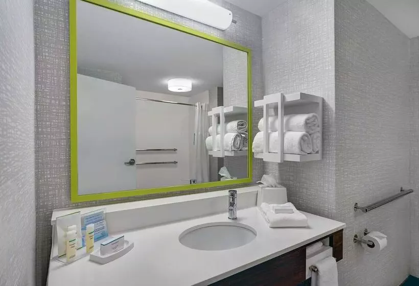 هتل Hampton Inn Utica