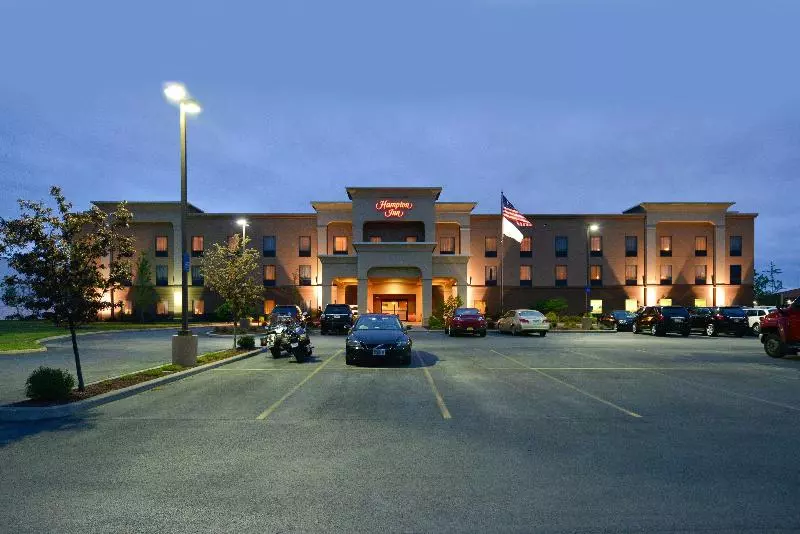 هتل Hampton Inn Utica
