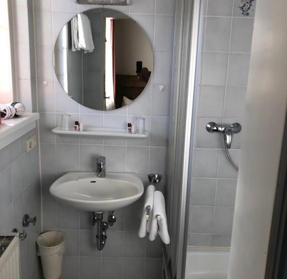 Отель Roter Hahn Bed & Breakfast