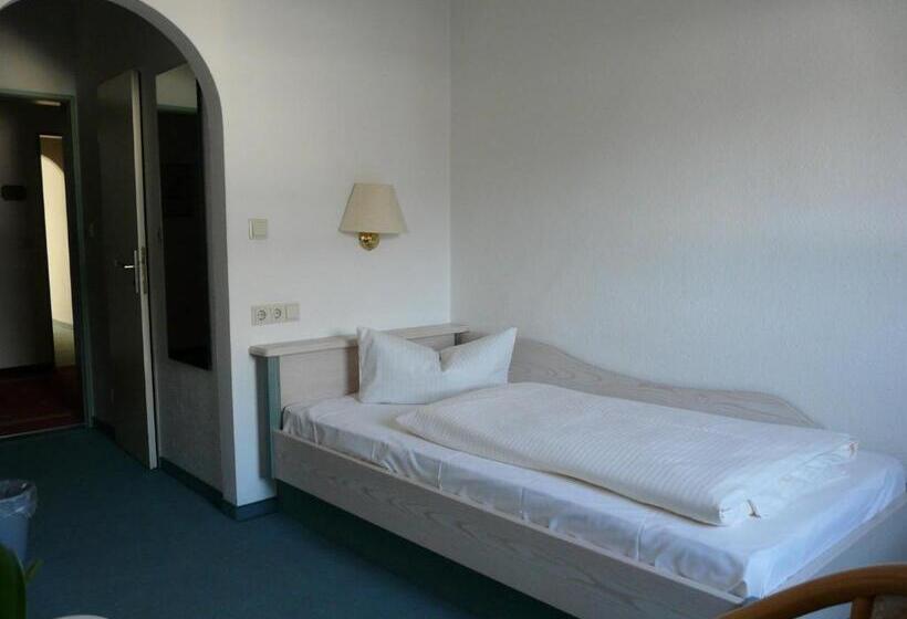 Отель Roter Hahn Bed & Breakfast