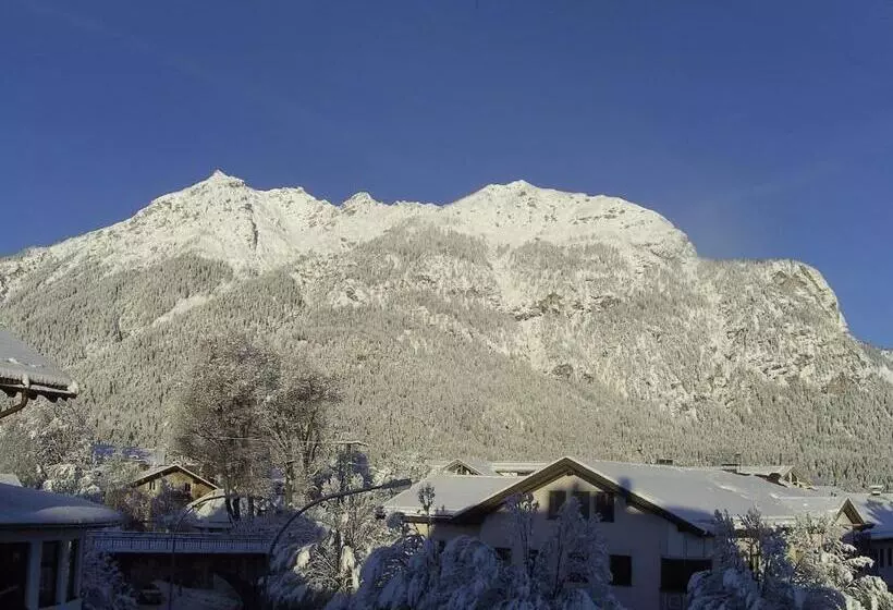 هتل Roter Hahn   Bed & Breakfast