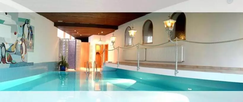 هتل Roter Hahn   Bed & Breakfast