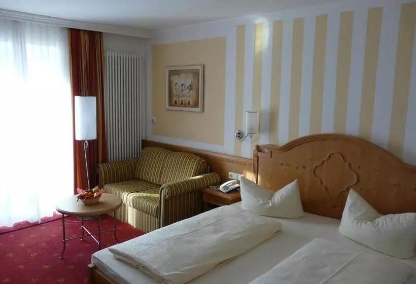 هتل Roter Hahn   Bed & Breakfast