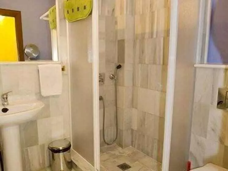 هاستل White Nest