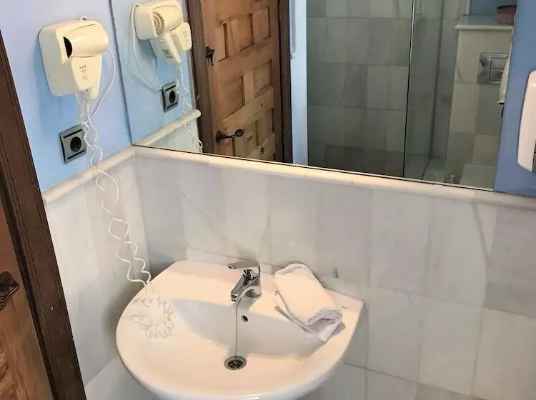 هاستل White Nest