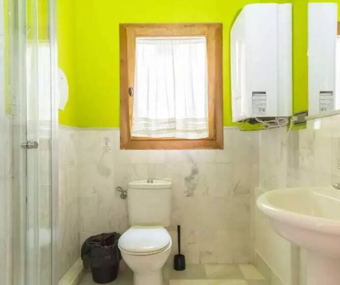 هاستل White Nest