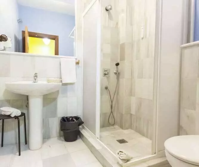 هاستل White Nest