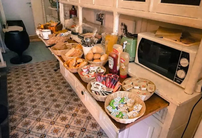 تختخواب و صبحانه Urban Dreams