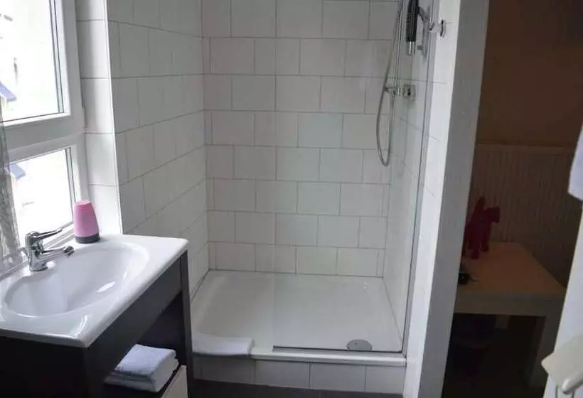 تختخواب و صبحانه Urban Dreams