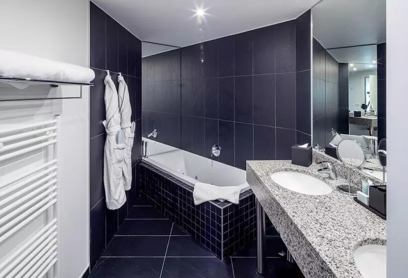 Отель Hôtel Garrigae Villa La Florangerie   Spa & Piscine