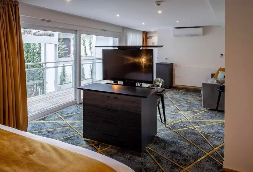 Отель Hôtel Garrigae Villa La Florangerie   Spa & Piscine