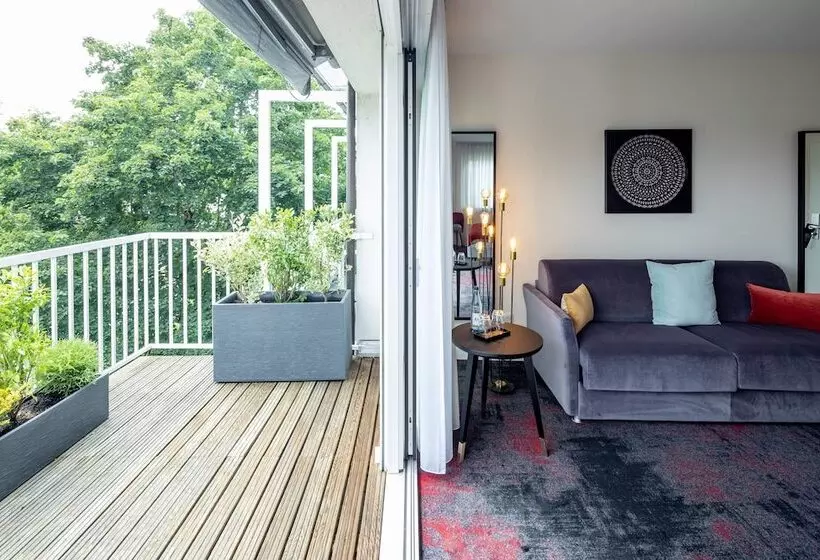 Отель Hôtel Garrigae Villa La Florangerie   Spa & Piscine