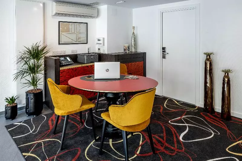 Отель Hôtel Garrigae Villa La Florangerie   Spa & Piscine