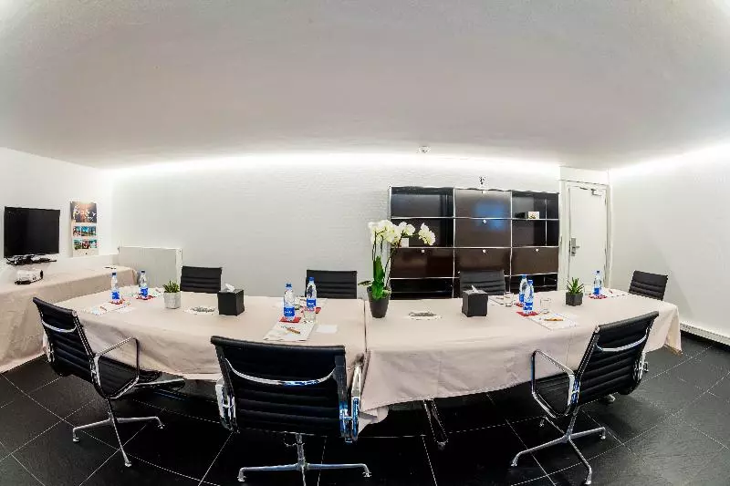 Отель Hôtel Garrigae Villa La Florangerie   Spa & Piscine