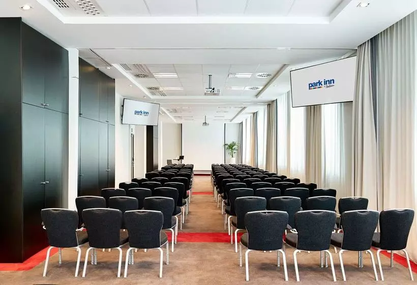 ホテル Park Inn By Radisson Brussels Centre Midi