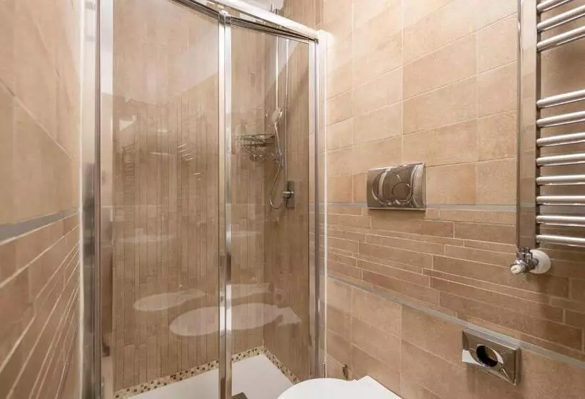 هتل The Five Oscars Inn