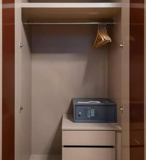 هتل The Five Oscars Inn