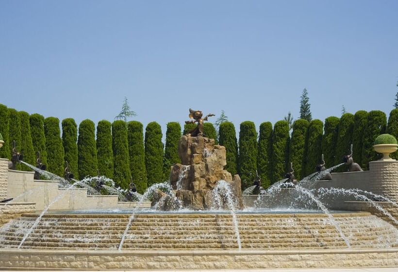 فندق Tokyo Disneyland