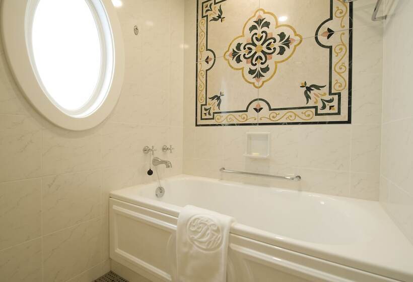 فندق Tokyo Disneyland