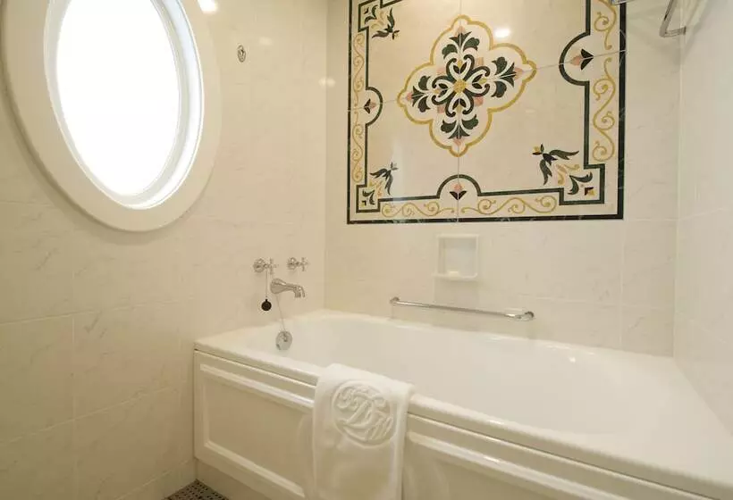 فندق Tokyo Disneyland