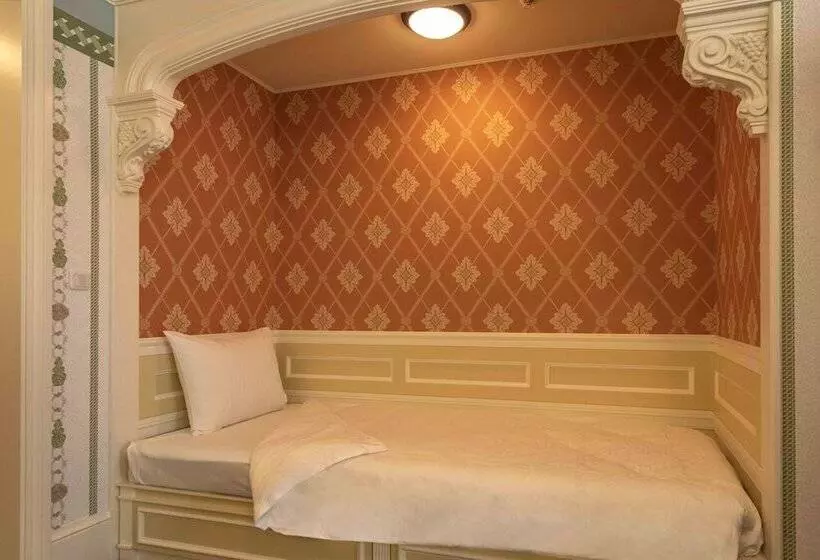 فندق Tokyo Disneyland