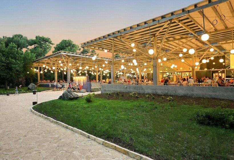 リゾートホテル Pine Beach Pakostane Glamping Homes   All Inclusive Light