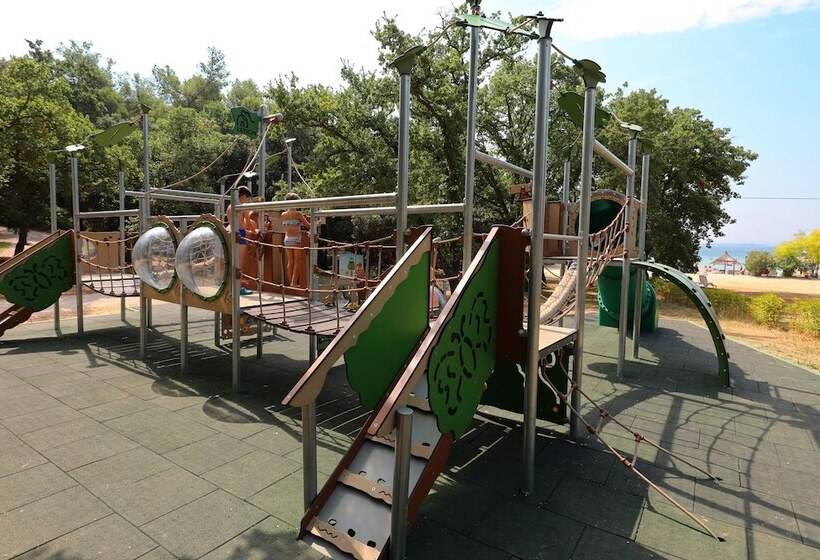 リゾートホテル Pine Beach Pakostane Glamping Homes   All Inclusive Light