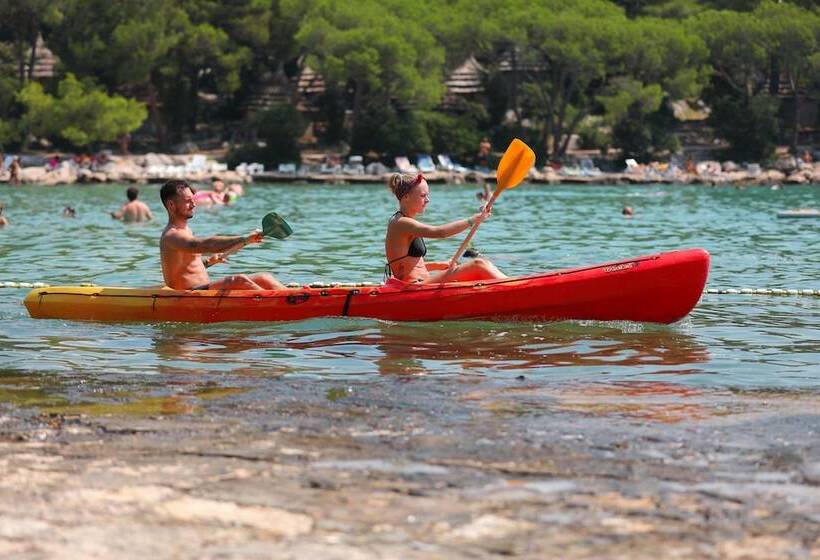 リゾートホテル Pine Beach Pakostane Glamping Homes   All Inclusive Light