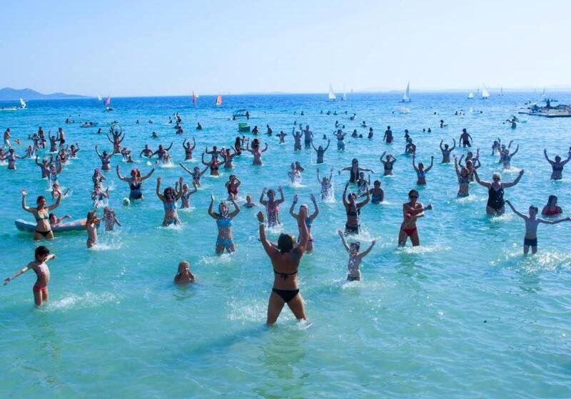 リゾートホテル Pine Beach Pakostane Glamping Homes   All Inclusive Light