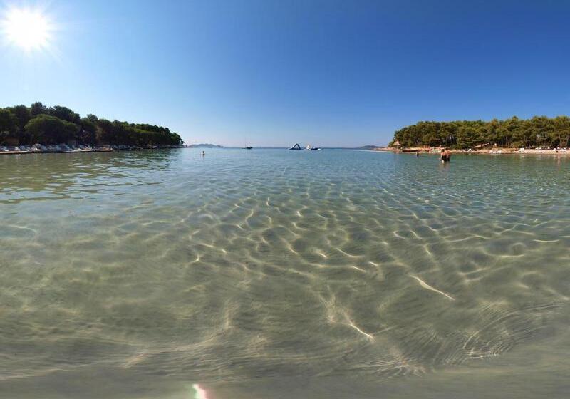 リゾートホテル Pine Beach Pakostane Glamping Homes   All Inclusive Light