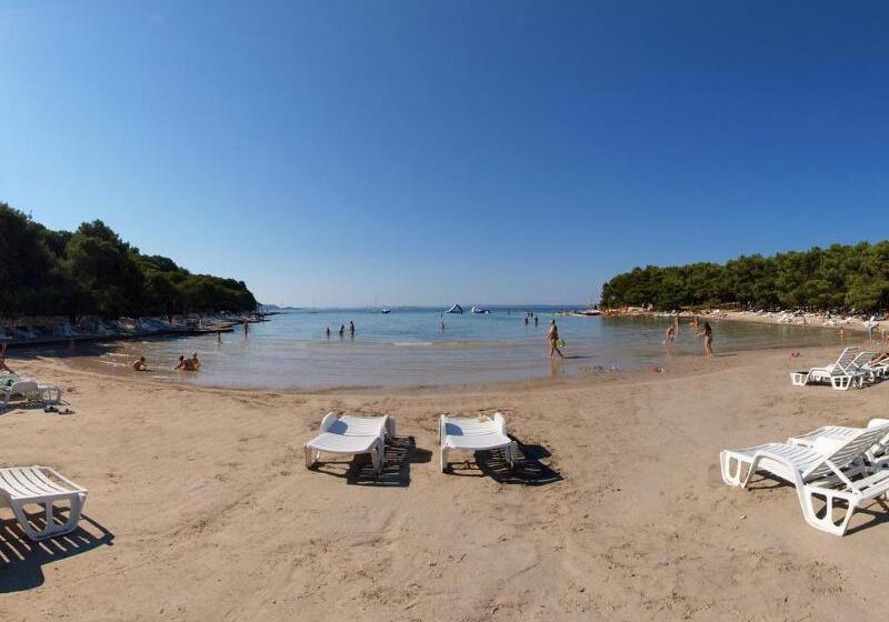 リゾートホテル Pine Beach Pakostane Glamping Homes   All Inclusive Light