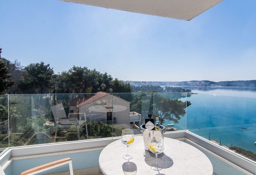 Seafront Luxury Apartments Fun