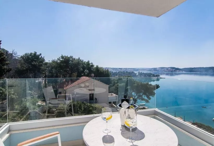 Seafront Luxury Apartments Fun