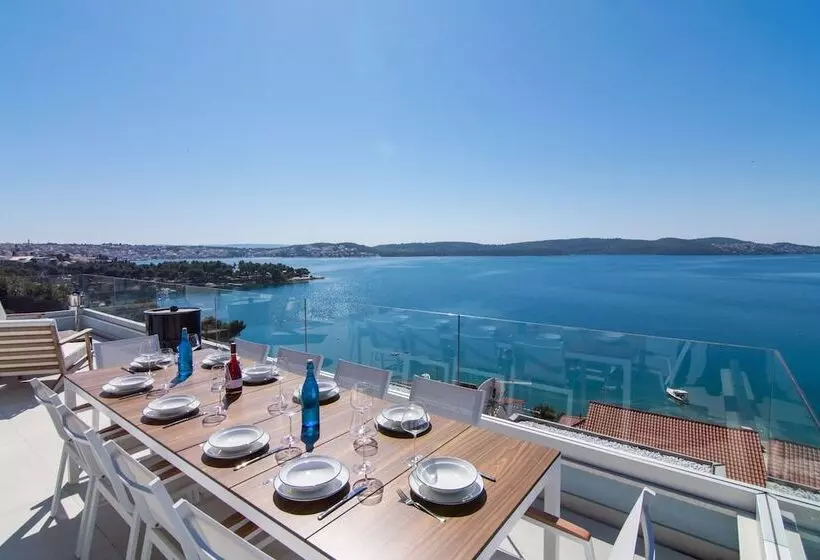 Seafront Luxury Apartments Fun