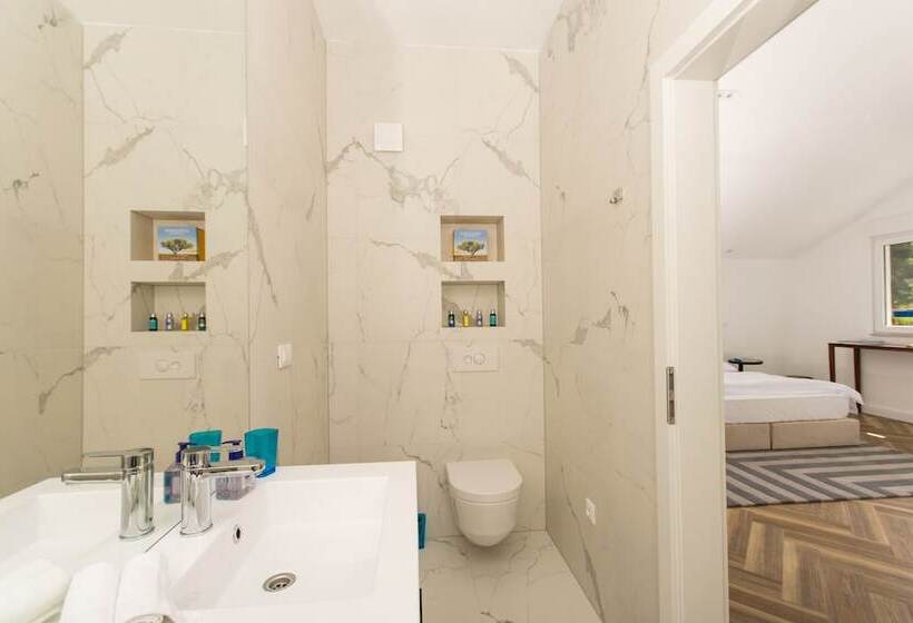 Seafront Luxury Apartments Fun