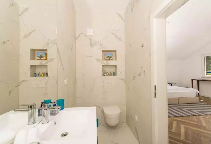 Seafront Luxury Apartments Fun