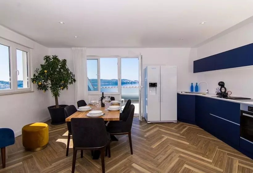 Seafront Luxury Apartments Fun