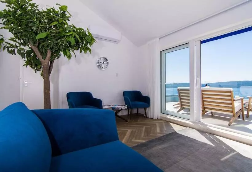 Seafront Luxury Apartments Fun